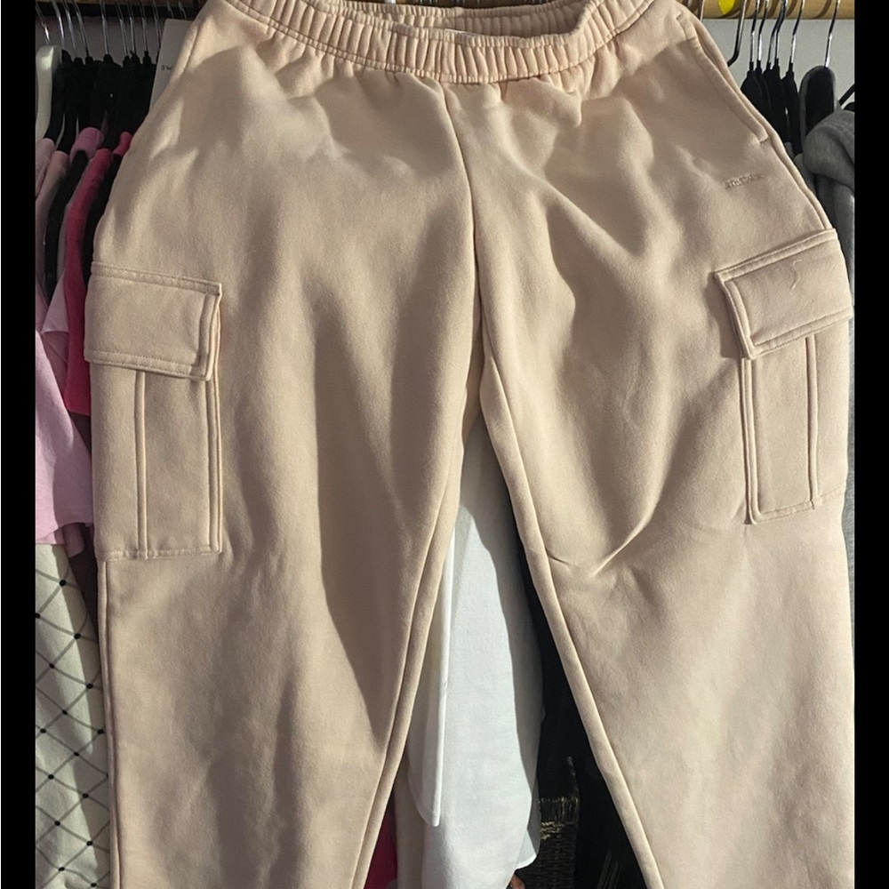 Aritzia Mega Sweat Pants rose nwt medium - Picture 4 of 6